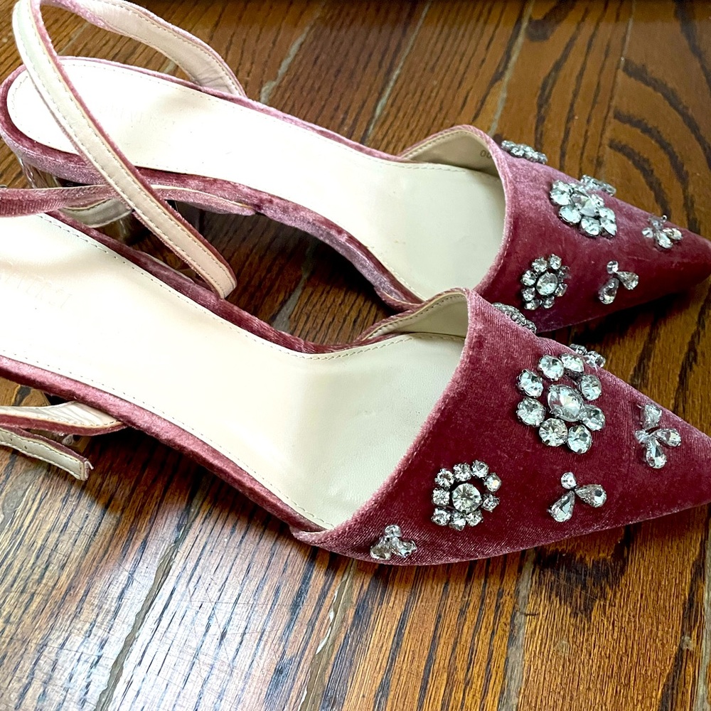 Gorgeous low heels with diamond flowers